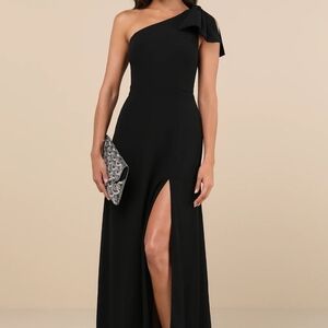 Lulu's Black One-Shoulder Maxi Gown with Side Slit and Bow Detail